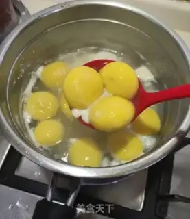 Make Burdened egg soup step 4