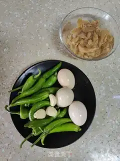 Make Pyramids and fried eggs step 0