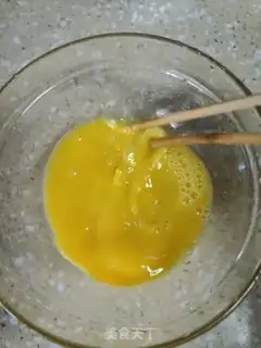 Make Pyramids and fried eggs step 1