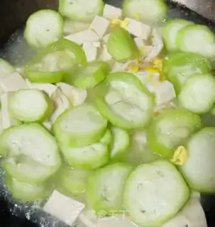 Make Tofu soup step 1