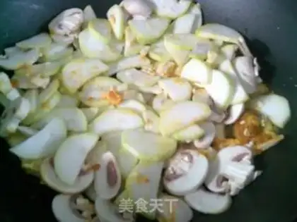 Make ♪ A duck egg and mushroom soup ♪ step 5