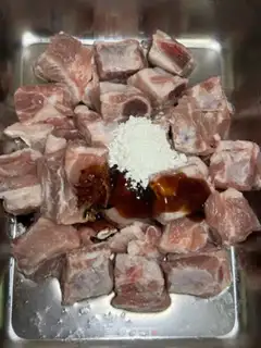 Make Pineapple grunt ribs step 1