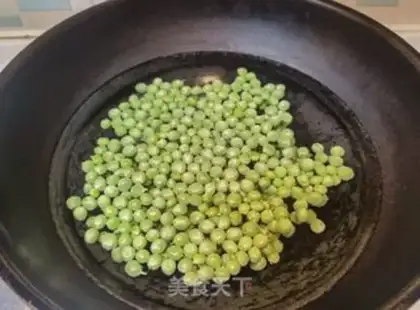 Make Puffed green beans step 1
