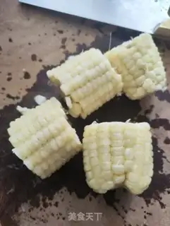 Make Corn carrot fan chicken bone soup step 1