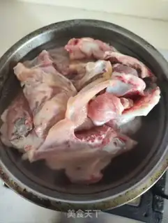 Make Corn carrot fan chicken bone soup step 2