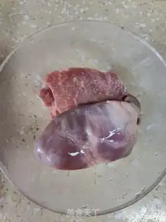 Make A tumble stone and a pig heart soup step 0