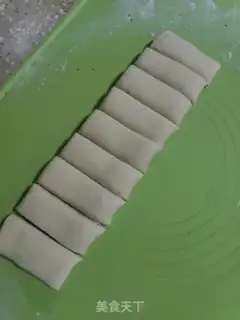 Make Sofa rolls step 12