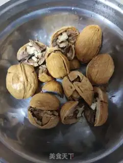 Make walnut renal eggs step 0