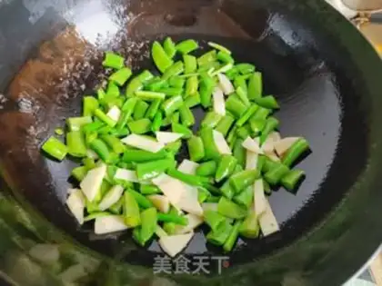 Make Sweet bean cashew fried chicken step 4