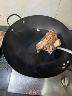 Make Onions burn chicken legs step 5