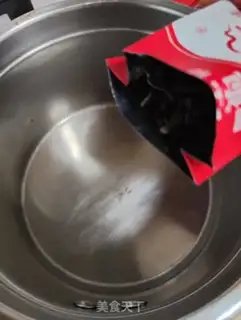 Make Caramel milk tea step 1