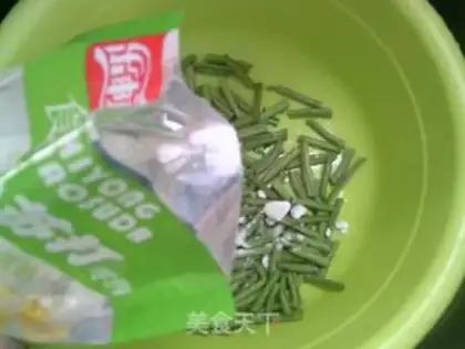 Make Shrimp with beans step 1