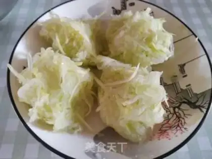 Make cucumber pork dumplings step 0