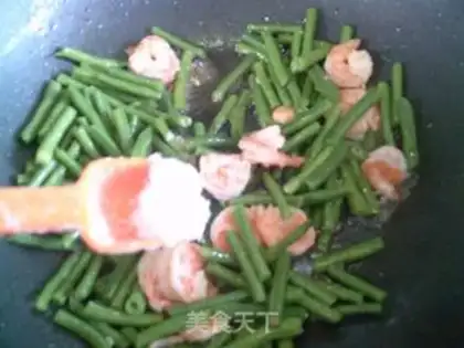 Make Shrimp with beans step 11