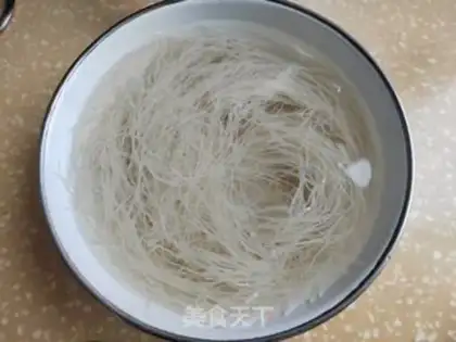 Make Four seasoned bean eggs, fried rice noodles step 0