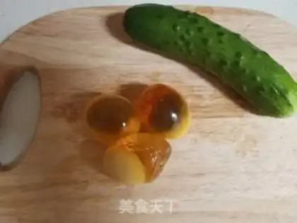 Make The cucumbers mix into eggs step 0