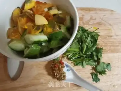 Make The cucumbers mix into eggs step 1