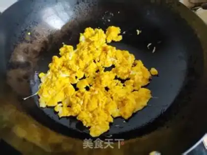Make Four seasoned bean eggs, fried rice noodles step 3