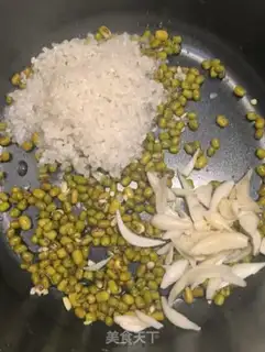 Make Green bean rice congee step 1