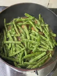 Make Four seasons of bean stew ribs step 11