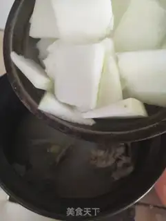 Make Dragon-bone salted chicken-bone toad soup step 5