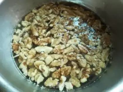 Make Amber walnuts step 0