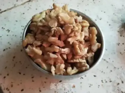 Make Amber walnuts step 1