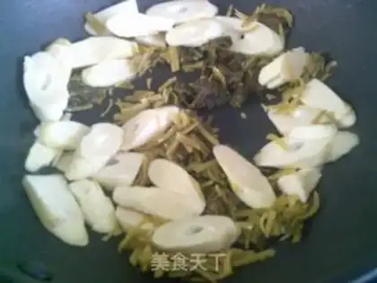 Make The pickle whips boil the round sour chicken step 6