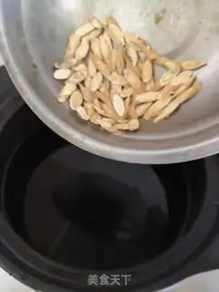 Make Yellow chicken bone soup step 1