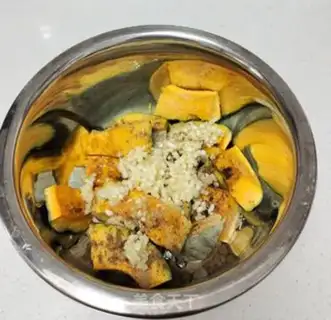 Make Pumpkin with garlic step 0