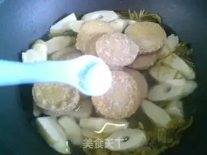 Make The pickle whips boil the round sour chicken step 8
