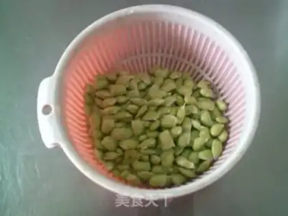 Make A pickle board with beans step 1