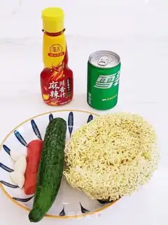 Make Spilled noodles step 0
