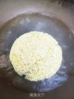 Make Spilled noodles step 1