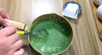 Make Tea and milk, yellow and ice step 2