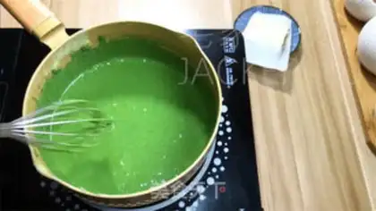 Make Tea and milk, yellow and ice step 3