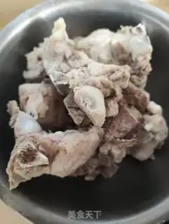 Make Four seasons of bean sauce and dragon bones step 0