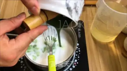 Make Pour coconut juice cake step 4