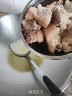 Make Black melon chicken bone soup step 1