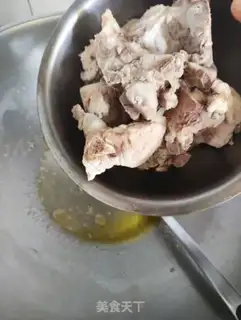 Make Four seasons of bean sauce and dragon bones step 3
