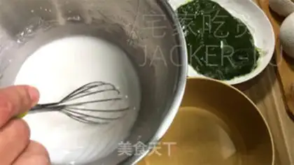 Make Tea and milk, yellow and ice step 8