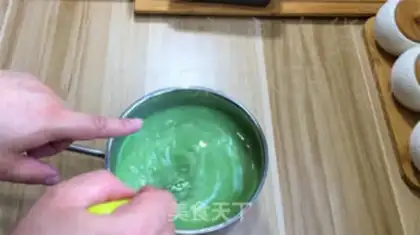 Make Pour coconut juice cake step 7
