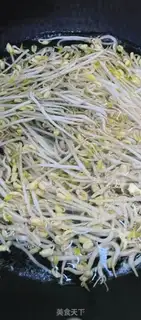 Make cucumber with green bean sprouts step 1