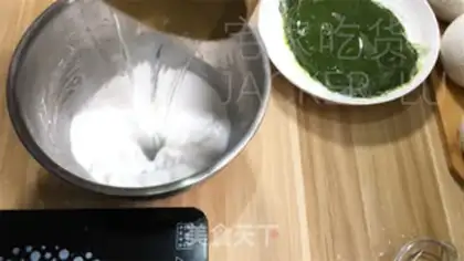 Make Tea and milk, yellow and ice step 11