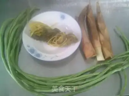 Make Pickles with beans and whips step 0