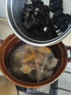Make Black melon chicken bone soup step 5