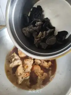 Make Four seasons of bean sauce and dragon bones step 6