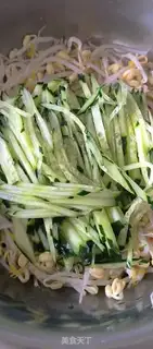 Make cucumber with green bean sprouts step 3