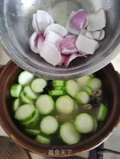 Make Black melon chicken bone soup step 7