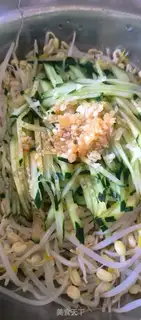 Make cucumber with green bean sprouts step 4